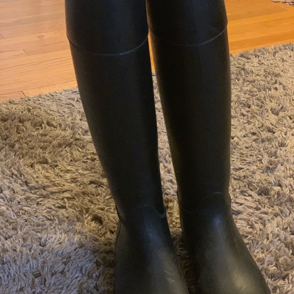 Burberry rain boots - Picture 1 of 7